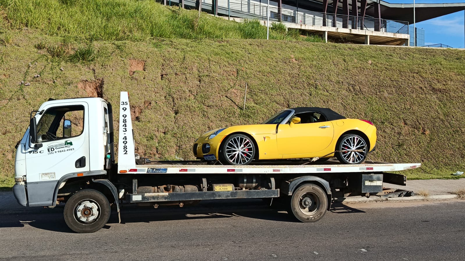Reboque de veículo esportivo em Varginha MG